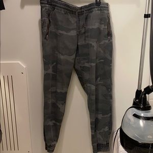 TNA Grey monochromatic camo pants